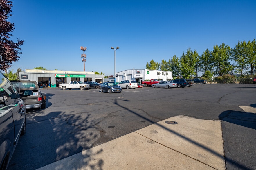 More Photos Of 3311 Biddle Rd, Medford Auto Repair For Sale