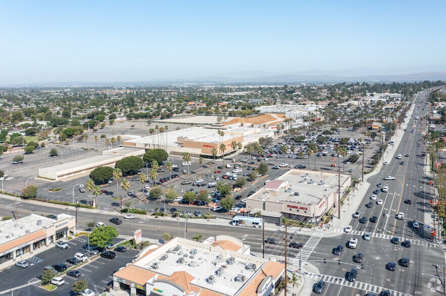 More Photos Of 2102 N Tustin St, Orange Department Store For Lease