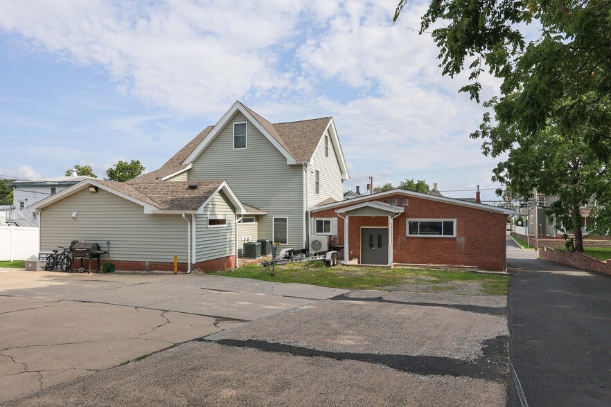More Photos Of 215 Washington Rd, Sayreville Storefront Retail Residential For Lease