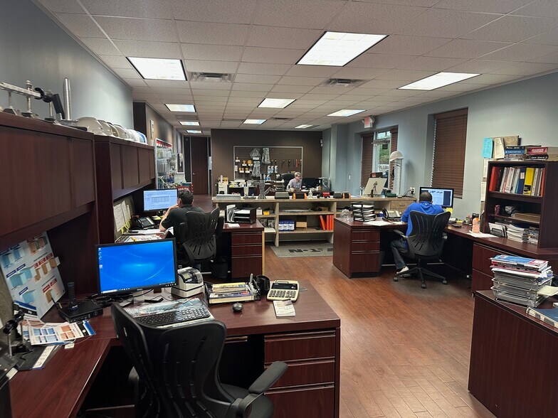 More Photos Of 5617 Campbell Rd, Houston Warehouse For Sale