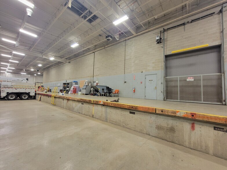 More Photos Of 2929 W Lathrop St, South Bend Warehouse For Lease