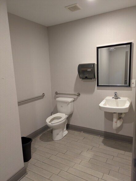 More Photos Of 5426 Crafts St, New Port Richey Office For Lease