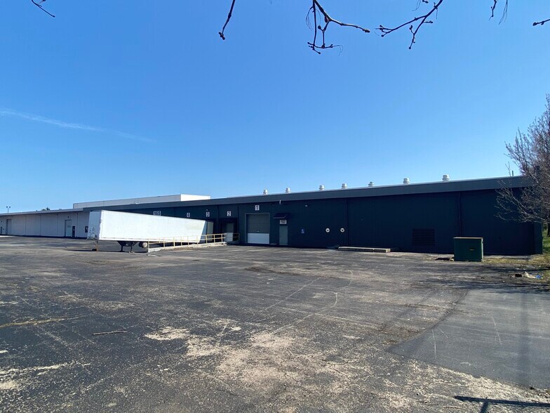 More Photos Of 165 S Platt St, Albion Town Orleans Warehouse For Lease