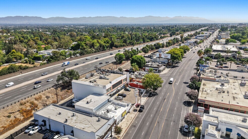 More Photos Of 19621-19623 1/2 Ventura Blvd, Tarzana Storefront Retail Residential For Sale