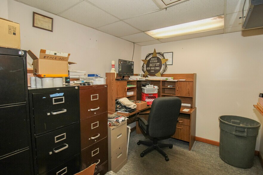 More Photos Of 125 Main St, Huron Bowling Alley For Sale
