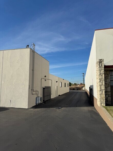 More Photos Of 1107 S Mountain Ave, Monrovia Manufacturing For Lease