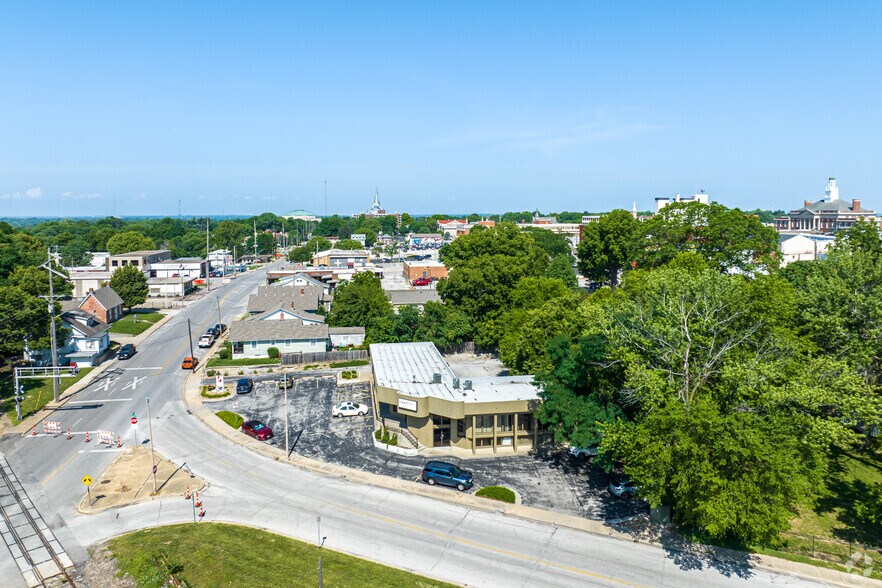 More Photos Of 136 E Walnut St, Independence Office For Lease