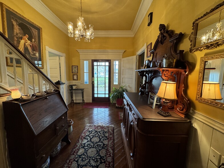 More Photos Of 224 W Chickasaw St, Tahlequah Hospitality For Sale