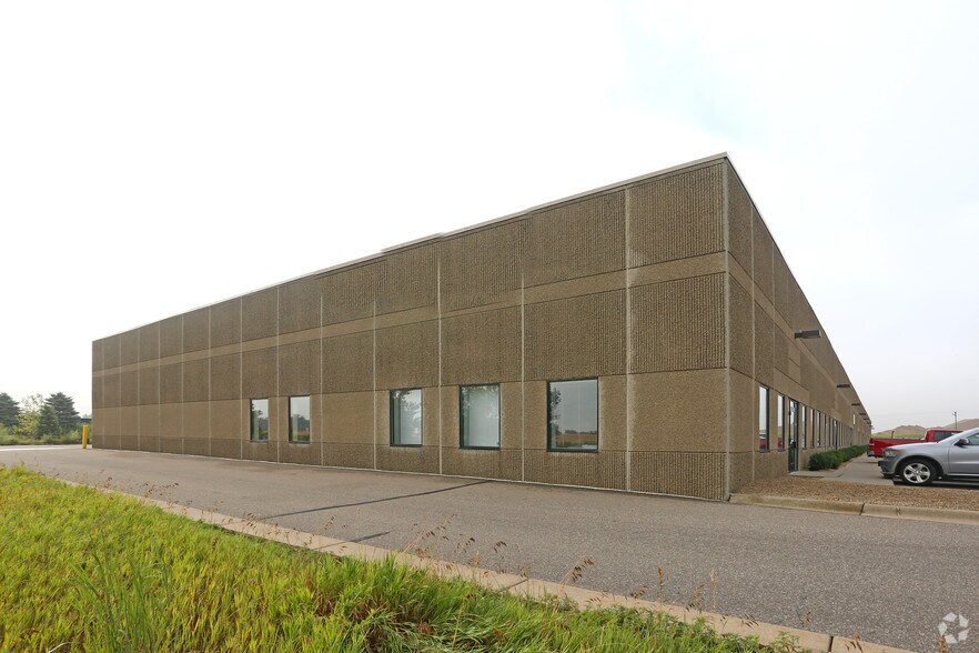 More Photos Of 2605 160th St W, Rosemount Distribution For Lease