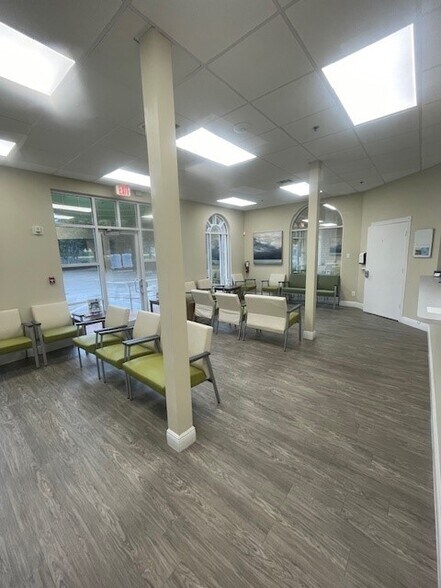 More Photos Of 2501-2543 Burns Rd, Palm Beach Gardens Medical For Lease