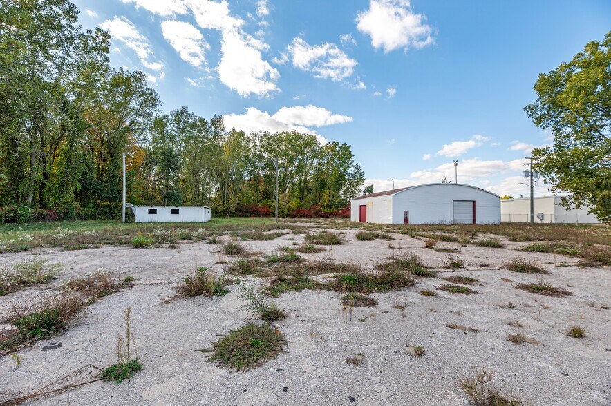 More Photos Of 3905 32nd St, Port Huron Truck Terminal For Sale