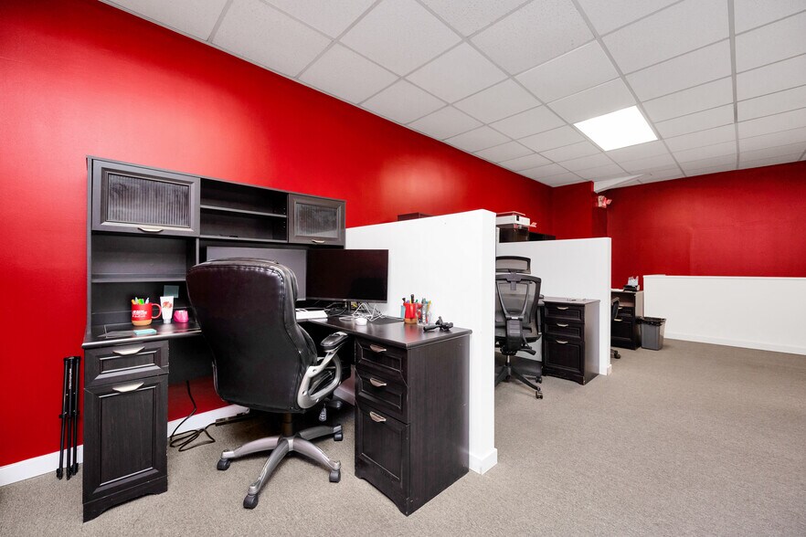 More Photos Of 429 W Main St, Patchogue Freestanding For Lease