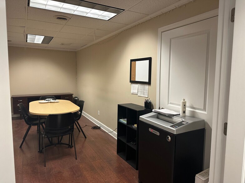 More Photos Of 1004 Princetown Rd, Schenectady Office For Lease