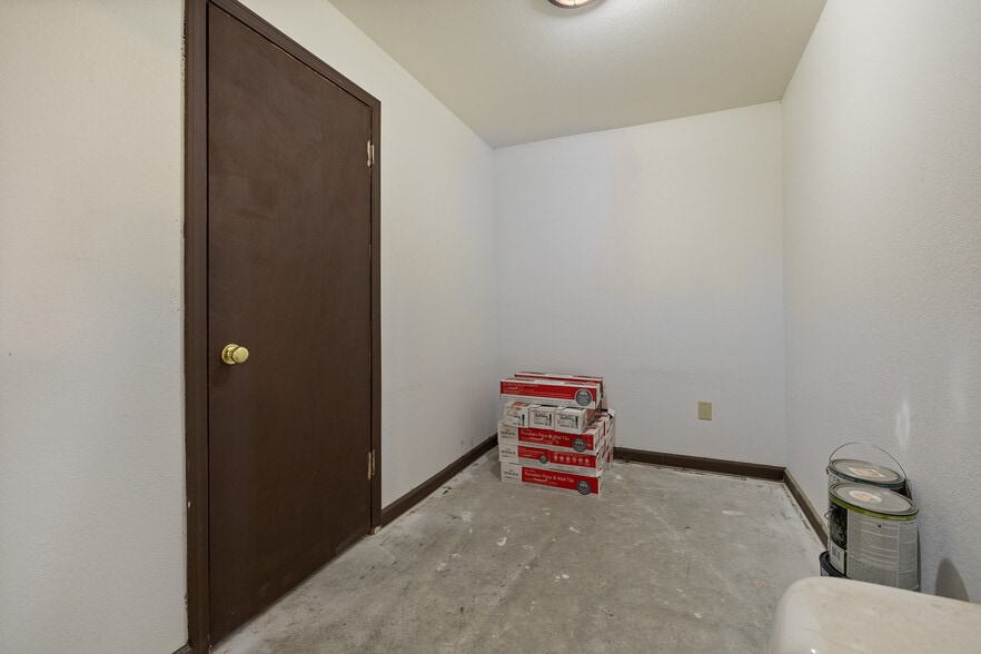 More Photos Of 306 Hillview Dr, Box Elder Office For Sale