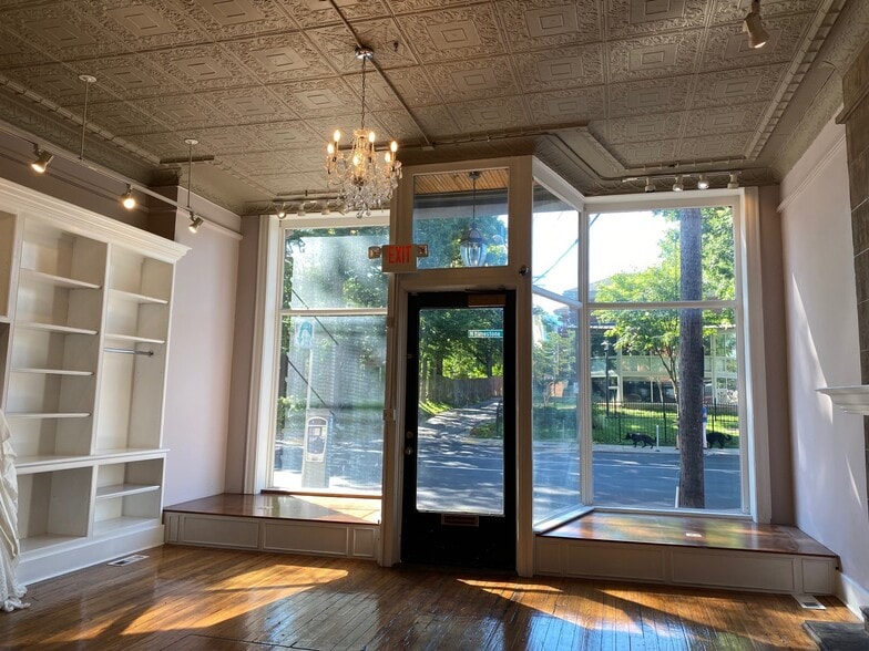 More Photos Of 209-211 N Limestone, Lexington Storefront Retail Residential For Sale