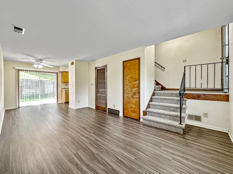 More Photos Of 920 Meadow Ln, Des Moines Apartments For Sale