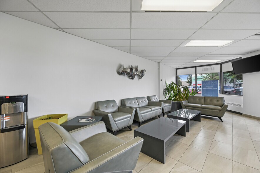 More Photos Of 2816 11th St NE, Calgary Office For Sale