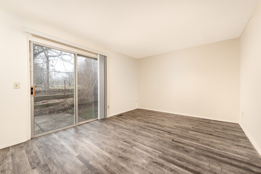 More Photos Of 1001-1003 Vincent Ct, Lansing Apartments For Sale