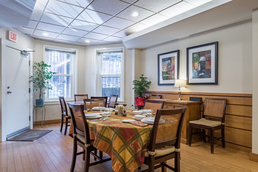 More Photos Of 298-300 Newbury St, Boston Schools For Sale