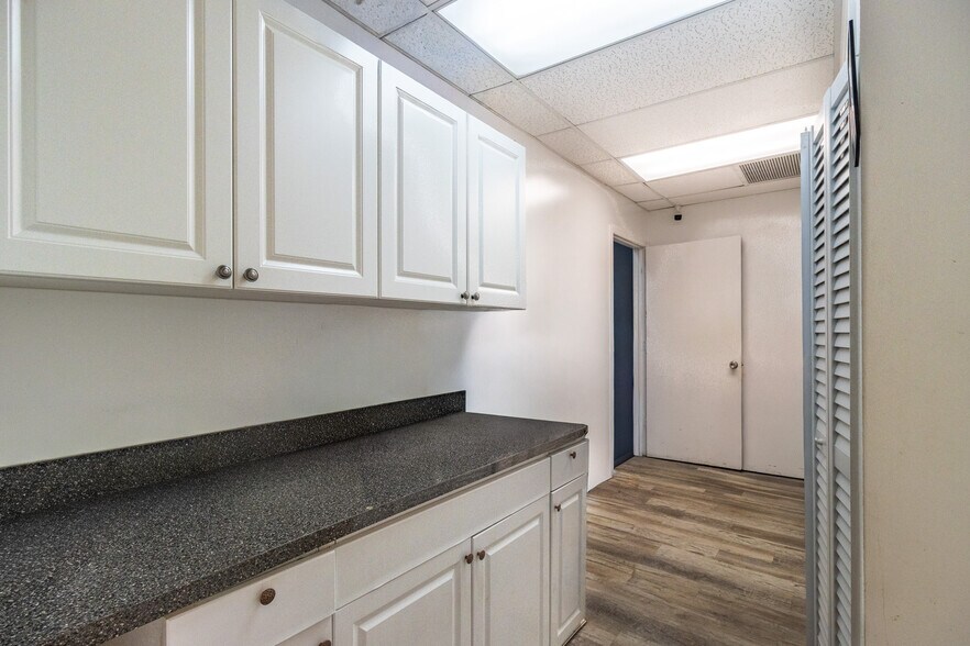 More Photos Of 3337 NW 74th Ave, Miami Warehouse For Sale