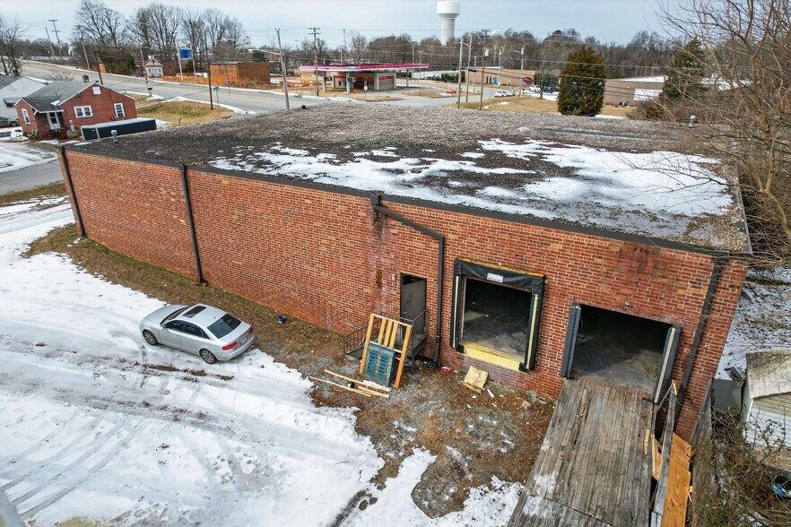 More Photos Of 1225 W Market Center Dr, High Point Warehouse For Sale