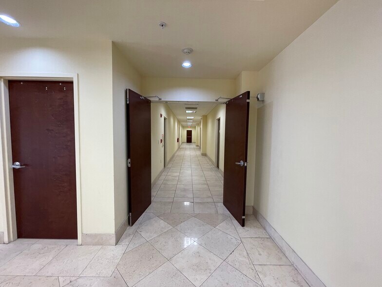 More Photos Of 1073 Willa Springs Dr, Winter Springs Office For Sale