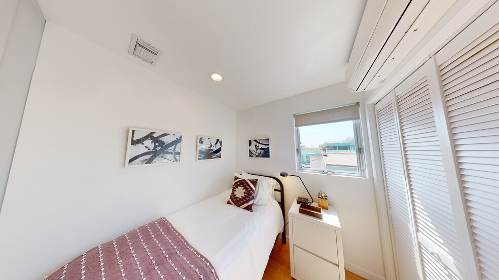 More Photos Of 1410 Pacific Ave, Venice Office For Sale