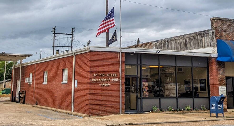 More Photos Of 121 East Ave S, Hollandale Public Library For Sale