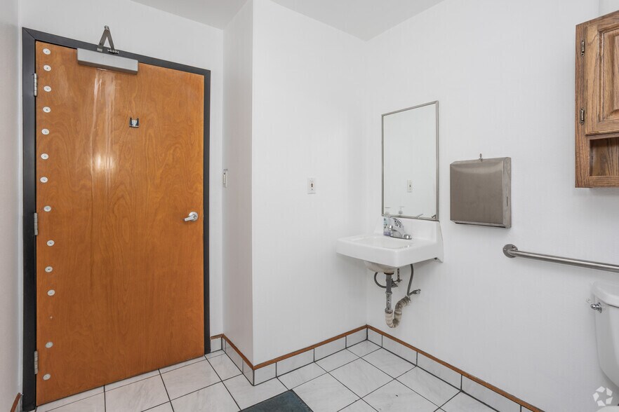 More Photos Of 23671-23675 Via Del Rio, Yorba Linda Light Manufacturing For Sale