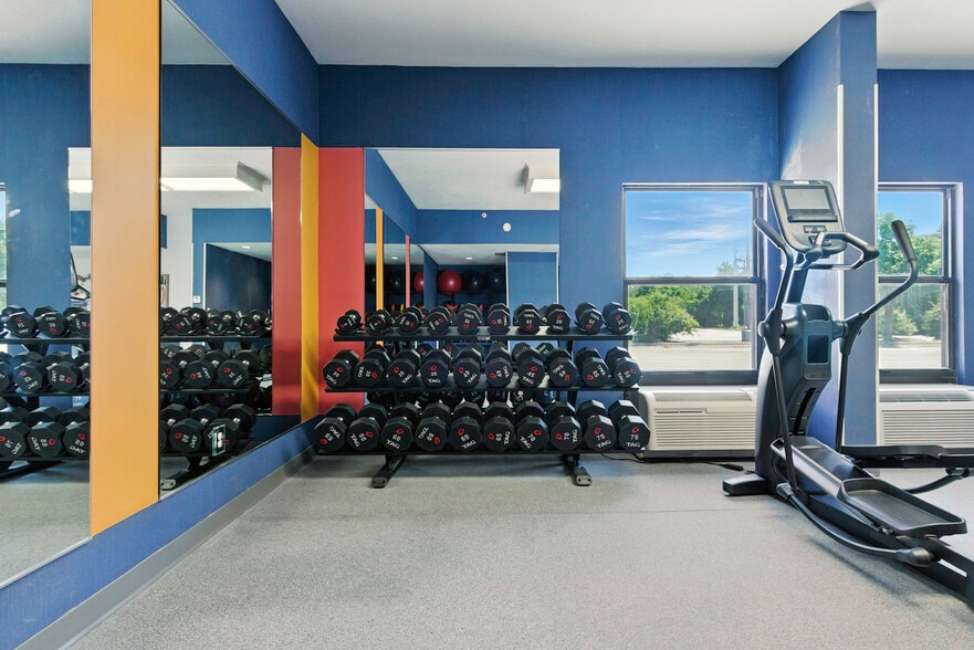 More Photos Of 16555 Midland Dr, Shawnee Hotel For Sale