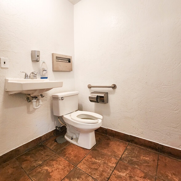 More Photos Of 1200 S Beeline Hwy, Payson General Retail For Sale