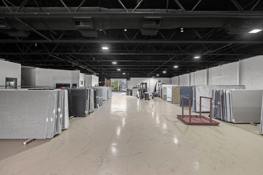 More Photos Of 2866 Poplar Ave, Memphis Storefront Retail Office For Sale