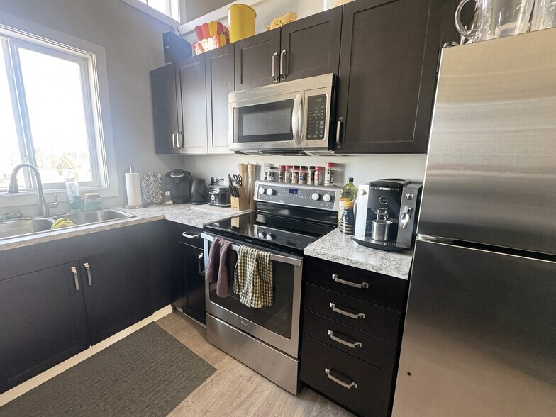 More Photos Of 53314 Hwy 44, Spruce Grove Service For Sale