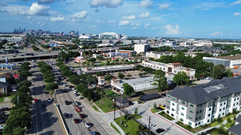 Primary Photo Of 10019 Main St, Houston Office For Lease