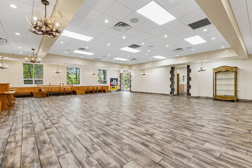 More Photos Of 102 N Rogers St, Aberdeen Restaurant For Sale