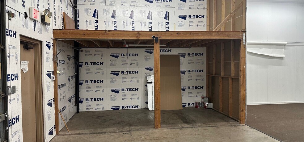 More Photos Of 7950 E Acoma Dr, Scottsdale Research And Development For Lease