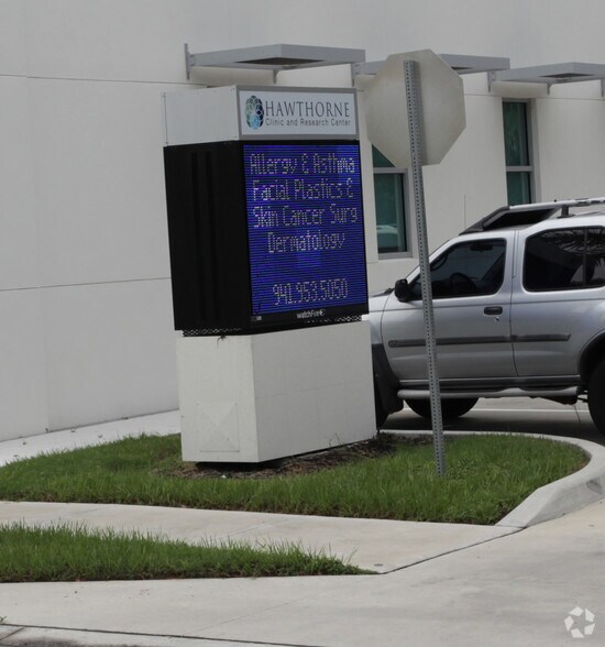 More Photos Of 2068 Hawthorne St, Sarasota Medical For Lease