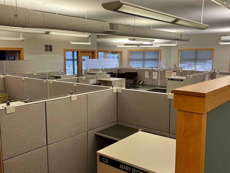 More Photos Of 3428 Lakeridge Pl, Rochester Office For Lease