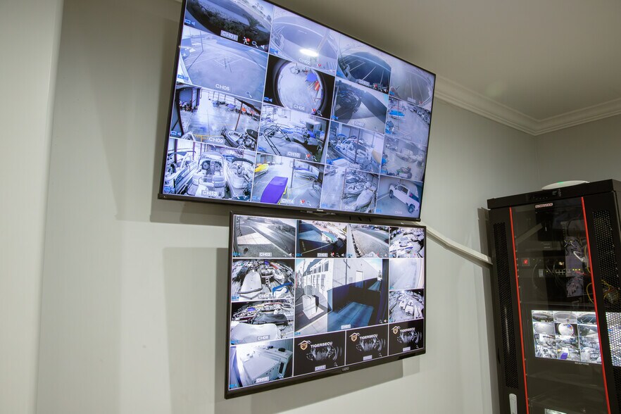 More Photos Of 309 W Riverside Dr, Parker Specialty For Sale