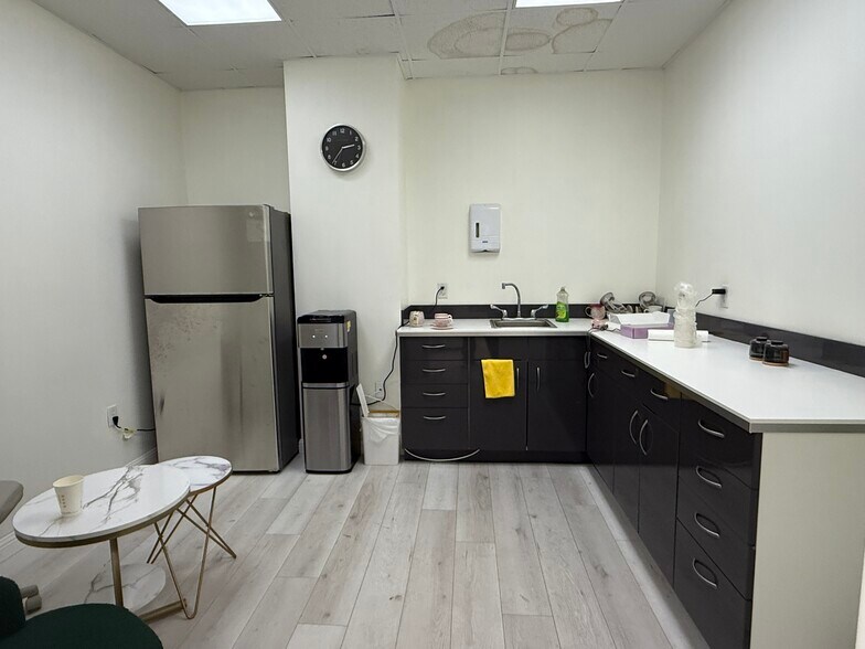 More Photos Of 9889 Bellaire Blvd, Houston General Retail For Sale