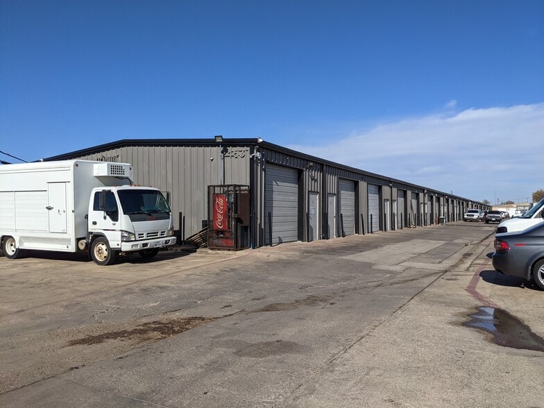 More Photos Of 2453 Glenda Ln, Dallas Unknown For Lease