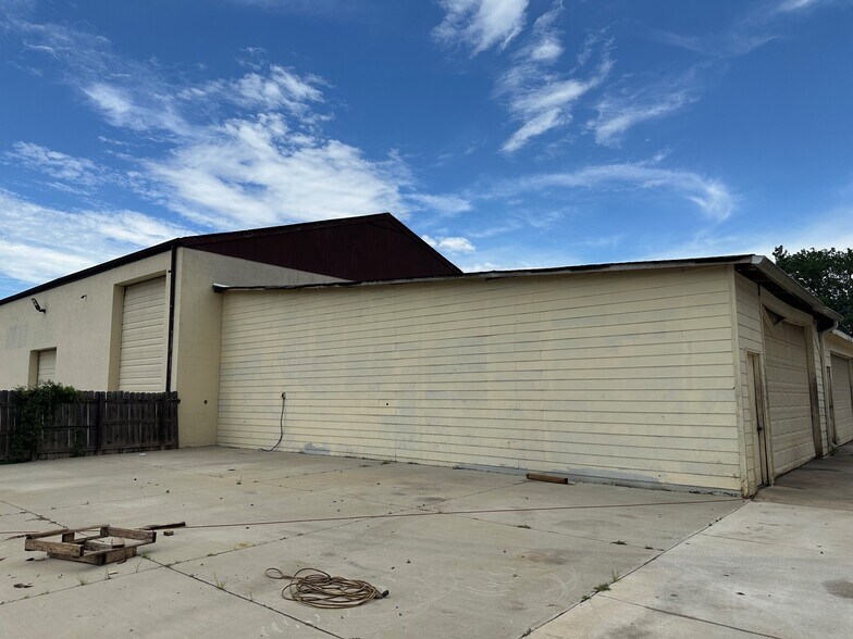 More Photos Of 4155 Arcadia Industrial Cir, Lilburn Warehouse For Sale