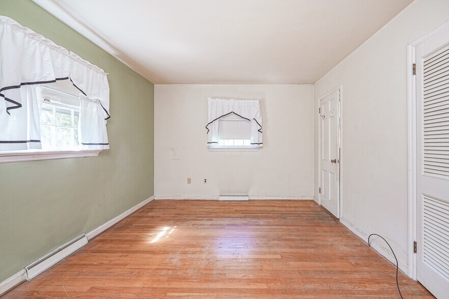 More Photos Of 73 Berlin Cross Keys Rd, Williamstown Specialty For Sale