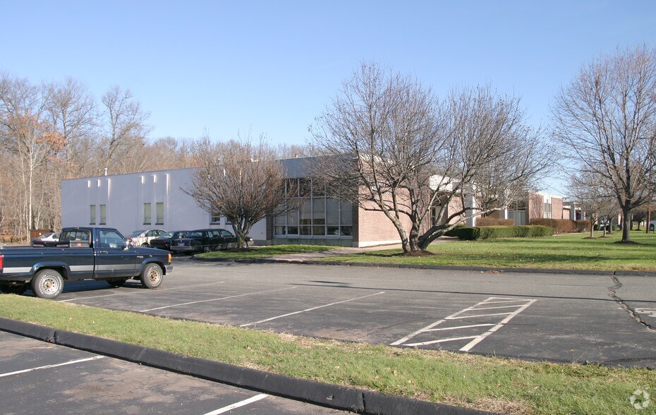 More Photos Of 100 Prestige Park Rd, East Hartford Light Manufacturing For Lease