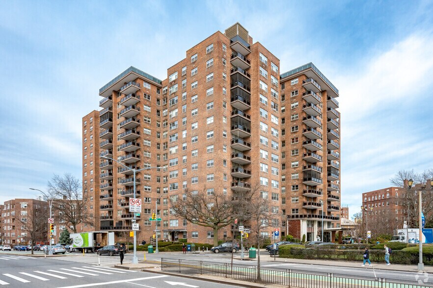 Primary Photo Of 10721 Queens Blvd, Forest Hills Apartments For Sale