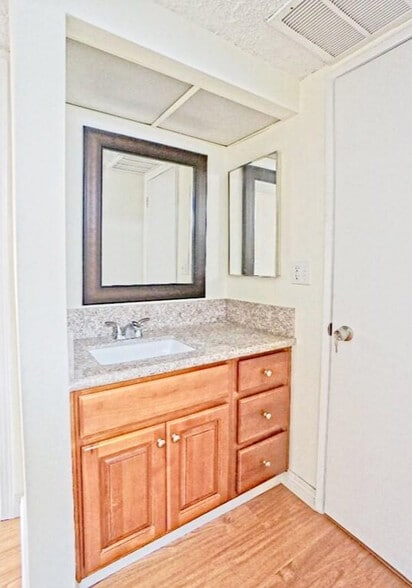 More Photos Of 933 New Depot St, Los Angeles Apartments For Sale