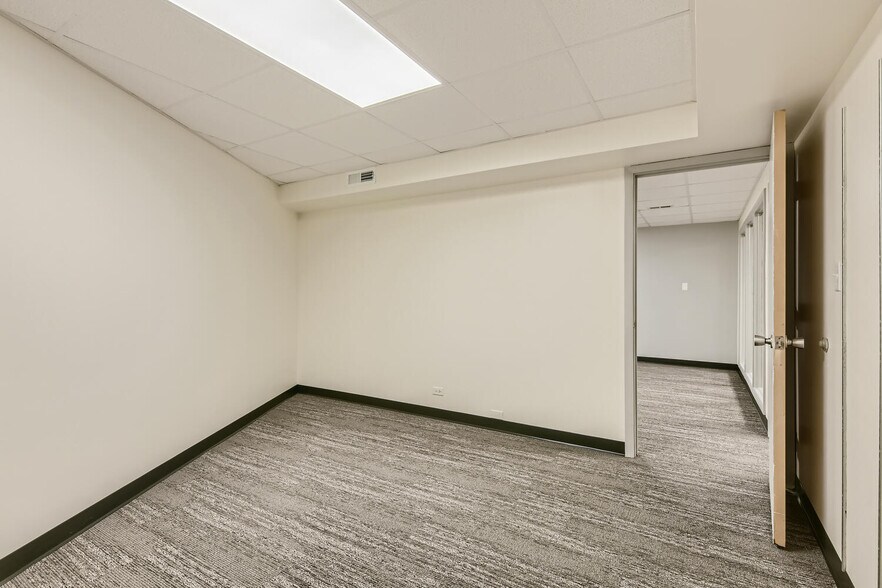 More Photos Of 1800 E Northwest Hwy, Arlington Heights Office For Lease