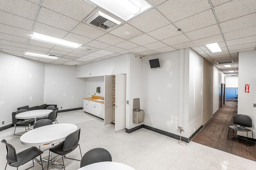 More Photos Of 2495 Lakeshore Dr, Lake Elsinore Bank For Sale