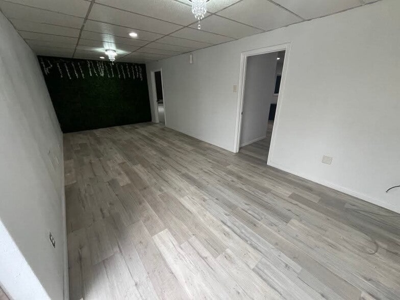 More Photos Of 6912 Calhoun Rd, Houston Warehouse For Lease