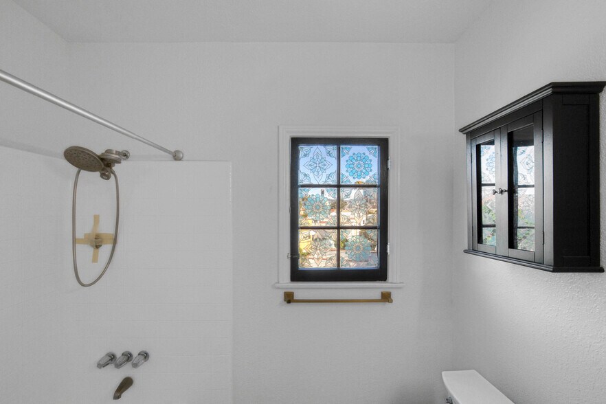 More Photos Of 5815 W Olympic Blvd, Los Angeles Apartments For Sale